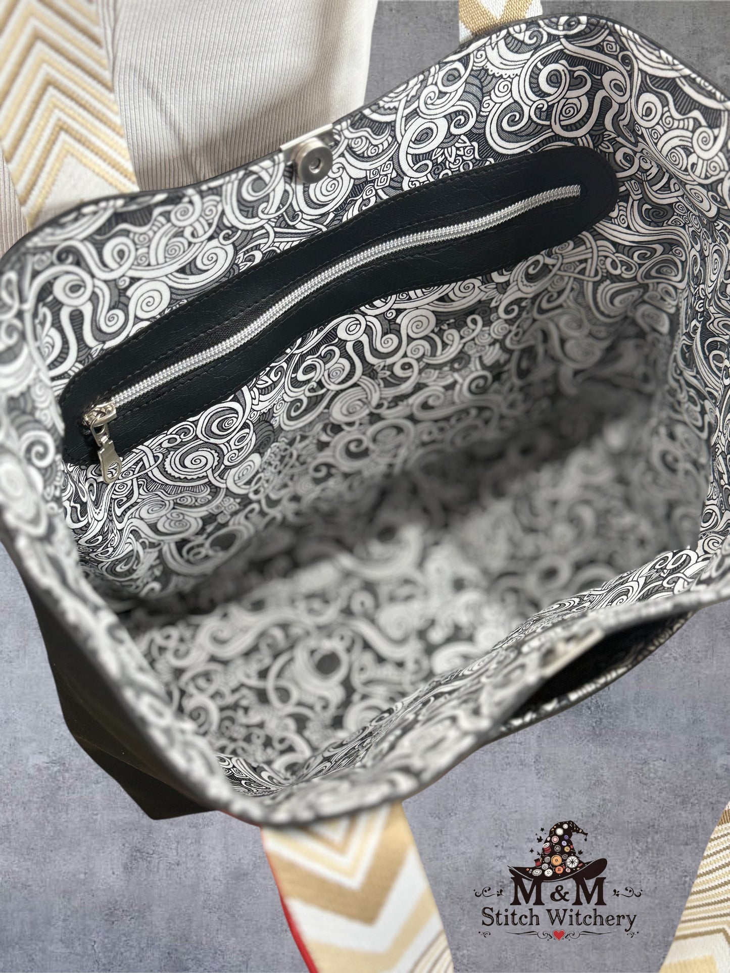 The GQ Tote Bag (Girl 1)