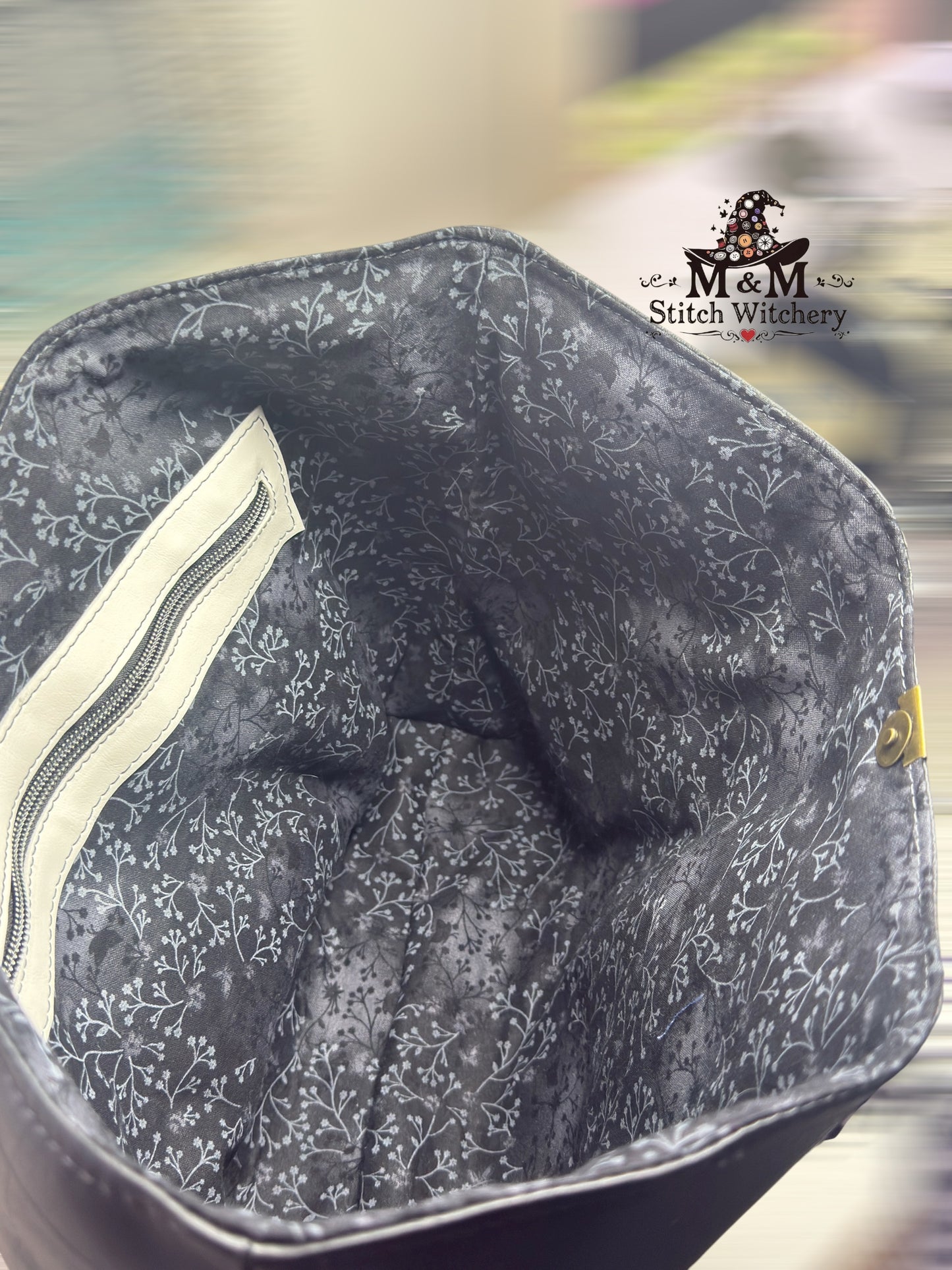 The GQ Tote Bag (Roses)